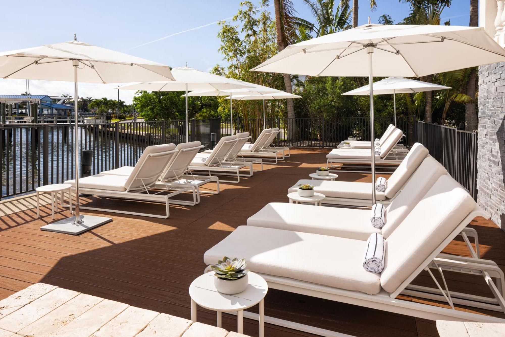 The Hotel Zamora St. Pete Beach Exteriör bild